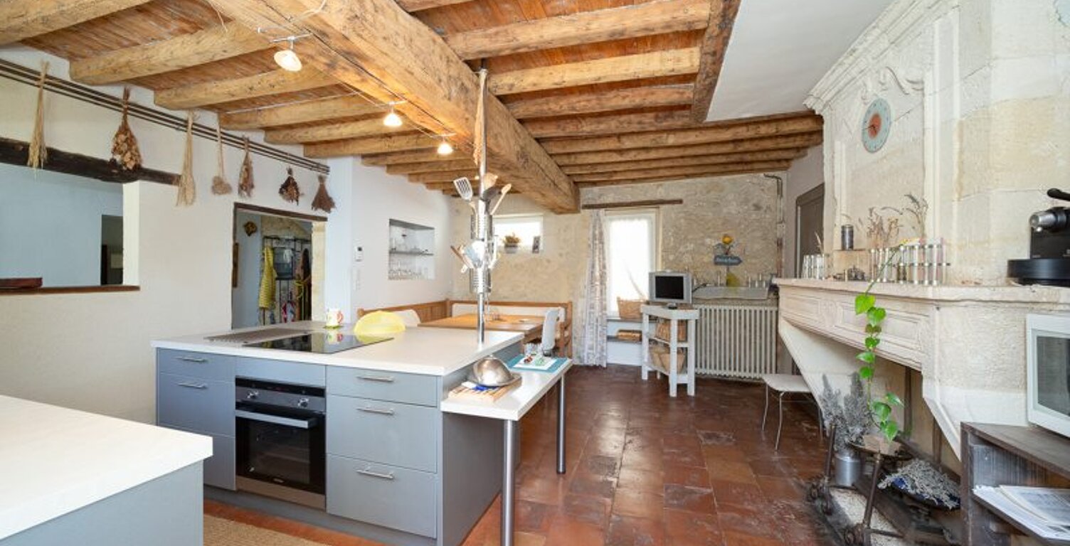 Maison en pierre de 6 pièces principales — photo 1
