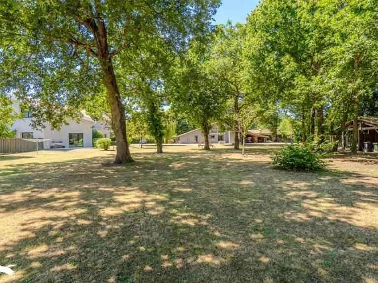 Contemporaine de 8 pièces principales — photo 1