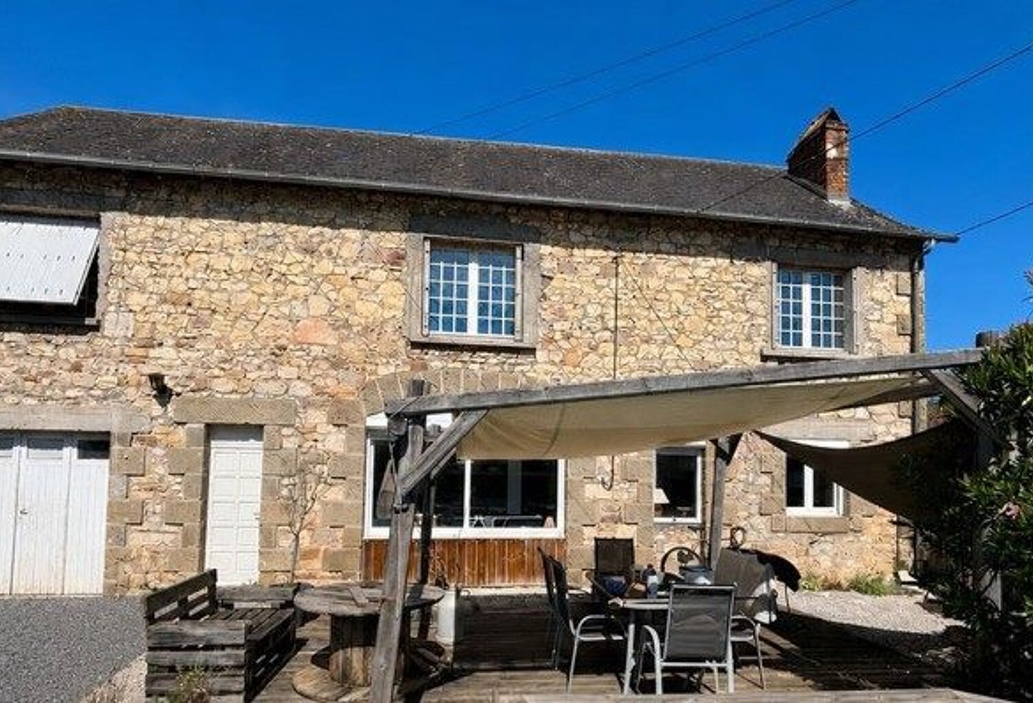 Maison en pierre de 5 pièces principales — photo 1