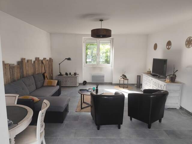 Maison en pierre de 5 pièces principales — photo du bien