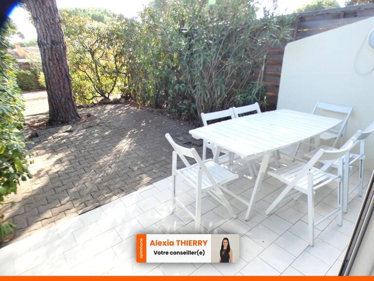 Pinède. Maison cabine mezzanine avec terrasse — photo 1