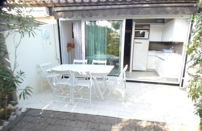 Pinède. Maison cabine mezzanine avec terrasse — photo 3