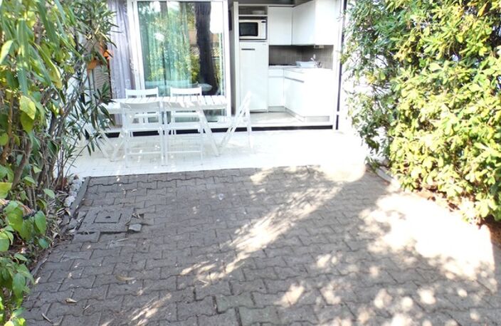 Pinède. Maison cabine mezzanine avec terrasse — photo 5