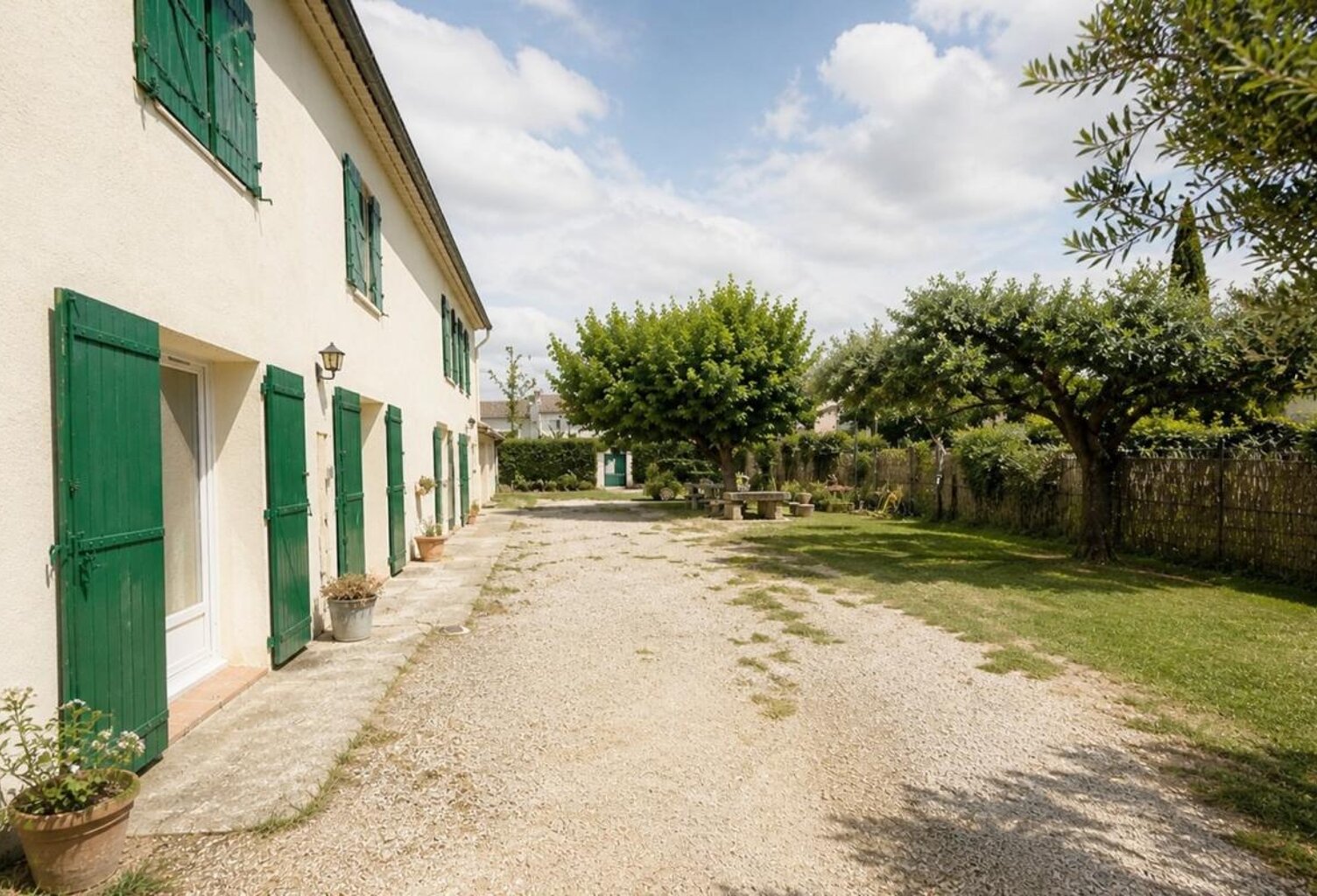 SALON-DE-PROVENCE (13) | Mas provençal composé de deux logements - terrain de 1000 m² -revenus locatifs — photo 1