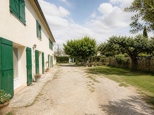 SALON-DE-PROVENCE (13) | Mas provençal composé de deux logements - terrain de 1000 m² -revenus locatifs — photo du bien