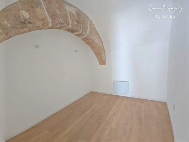 Maison de caractère entièrement rénovée 200m² avec 5 chambres ROUJAN (34) — photo du bien
