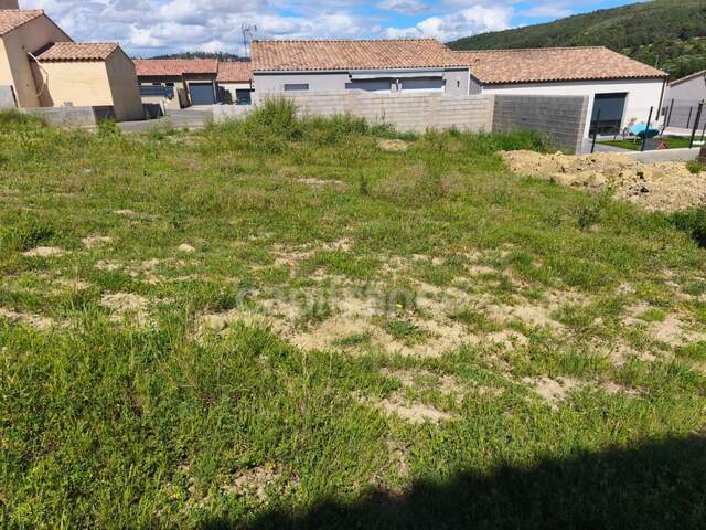 PROCHE TOUTES COMMODITES, TERRAIN CONSTRUCTIBLE DE 300M² — photo du bien