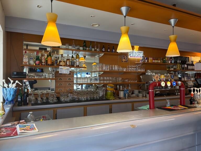 Fonds de commerce bar tabac loto pmu brasserie à Pau 64 — photo 1