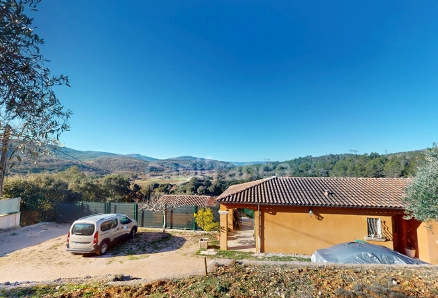 Maison à vendre 3 pièces BESSE SUR ISSOLE (83) — photo 1