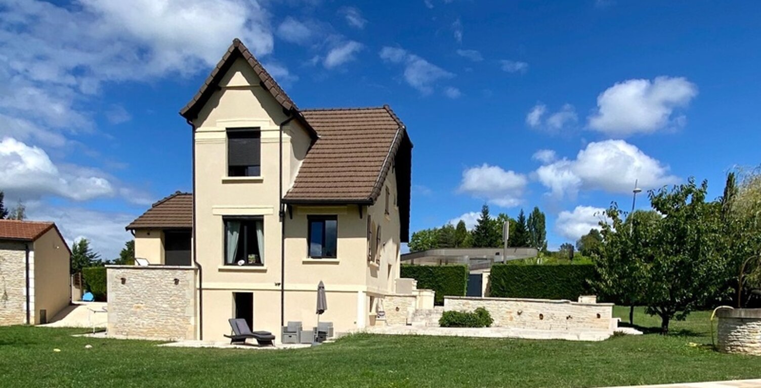 Maison de ville haut de gamme avec piscine, rénovée, proche du centre ville de PRAYSSAC (46) — photo 1