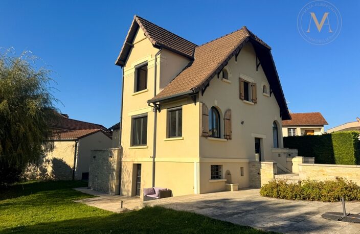 Maison de ville haut de gamme avec piscine, rénovée, proche du centre ville de PRAYSSAC (46) — photo 4