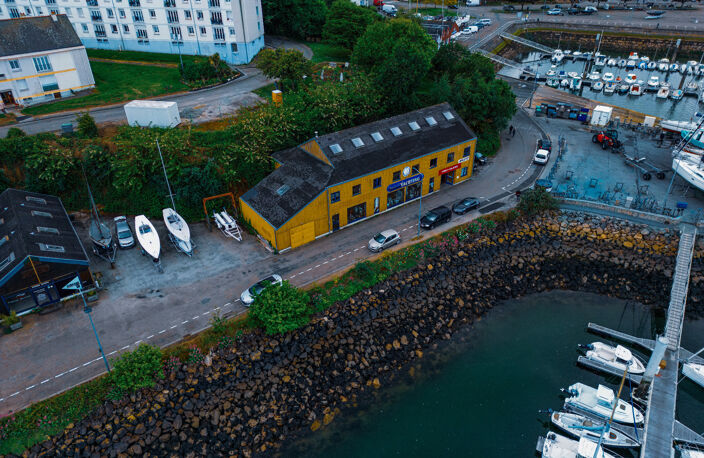 Ensemble Murs et fonds Voilerie et accastillage sur le port de Tréboul (Douarnenez - 29) — photo 3