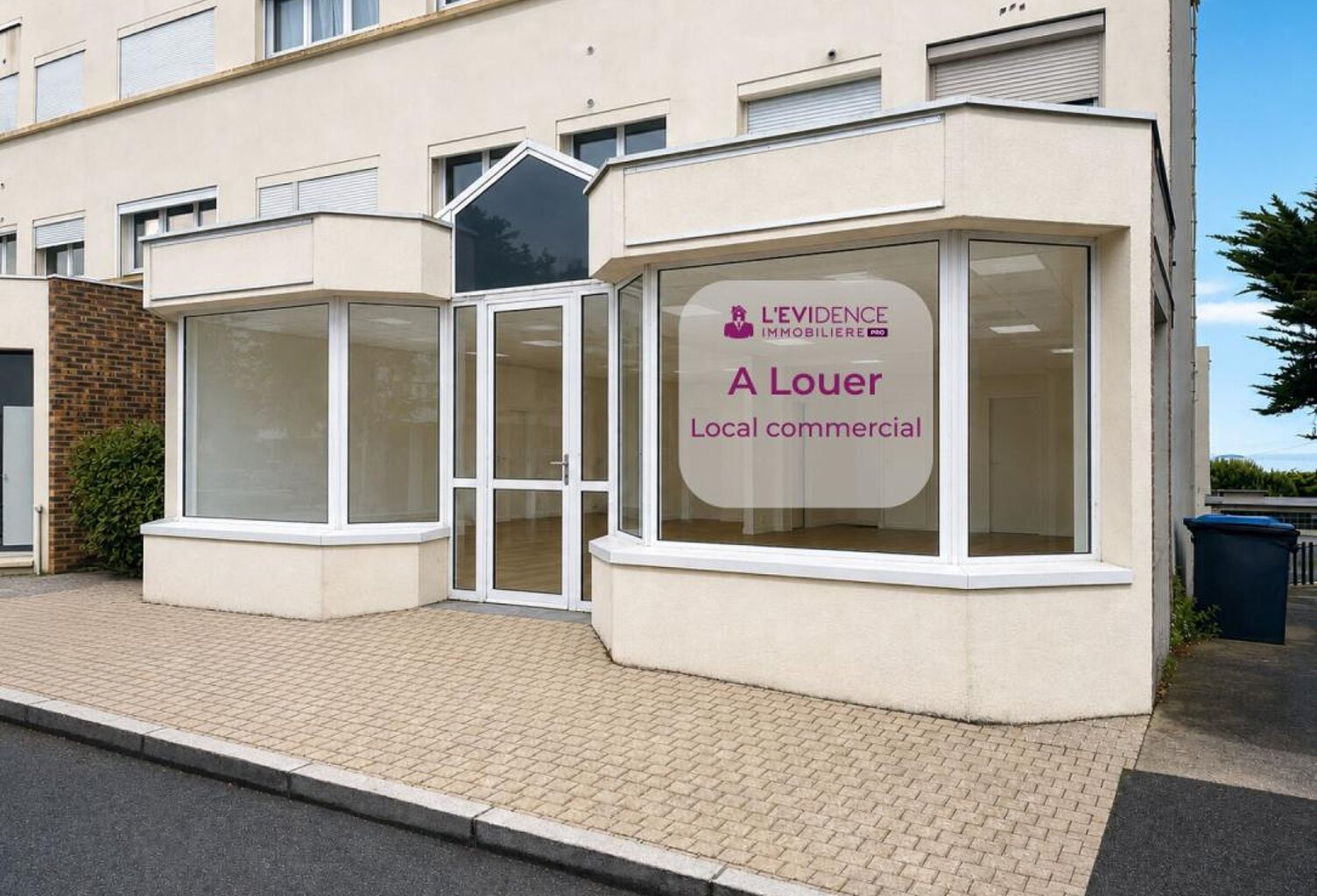 A louer à Pornichet, local commercial d'angle de 80m2 environ — photo 1