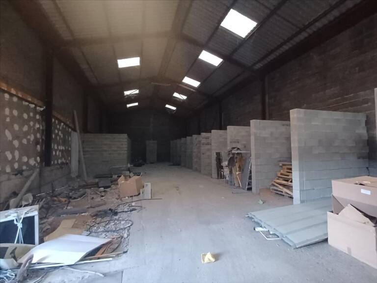 DEPOT avec BOXS - 450m² - BREZET — photo 1