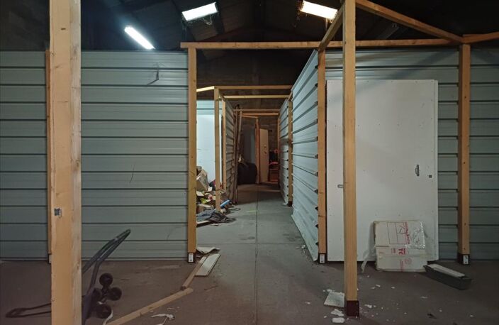 DEPOT avec BOXS - 450m² - BREZET — photo 2