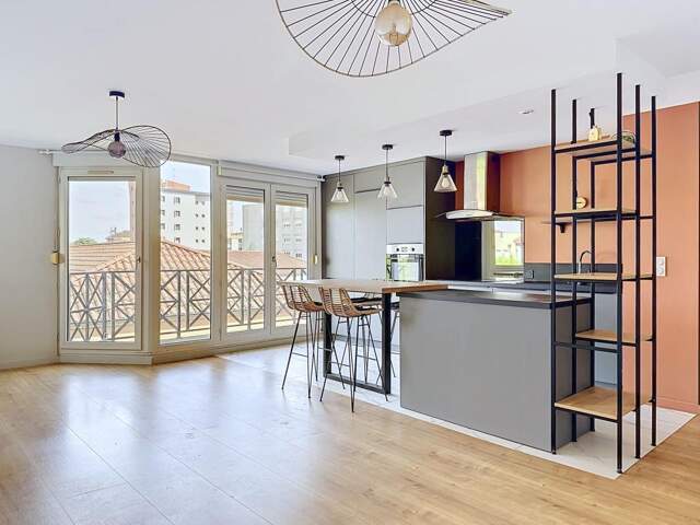 A vendre : joli T3 en dernier étage avec garage et balcon proche Gare — photo du bien