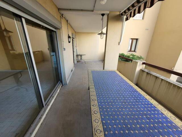 Appartement À Vendre Avignon Extra-Muros, 76 m², 2 chambres, face aux remparts, terrasse et cellier, parking — photo du bien