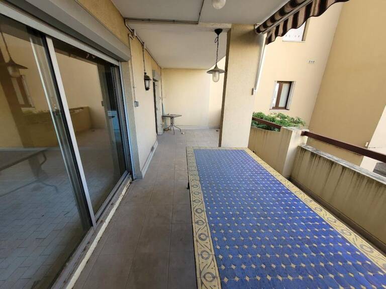 Appartement À Vendre Avignon Extra-Muros, 76 m², 2 chambres, face aux remparts, terrasse et cellier, parking — photo 1