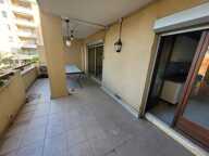 Appartement À Vendre Avignon Extra-Muros, 76 m², 2 chambres, face aux remparts, terrasse et cellier, parking — photo 2