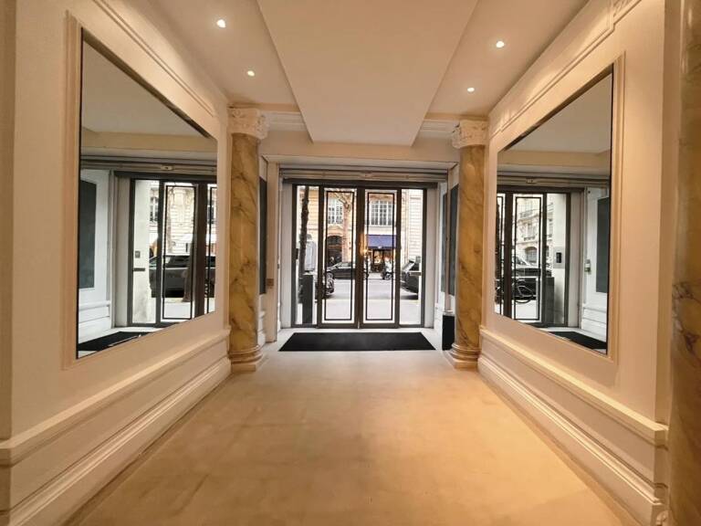 Bureaux à louer 80m² PARIS 16ème Nord, transports proches, ascenseur, accès sécurisé, hôte d’accueil, plug&play, chauffage immeuble, fibre optique, parquet, salles de réunion — photo 1