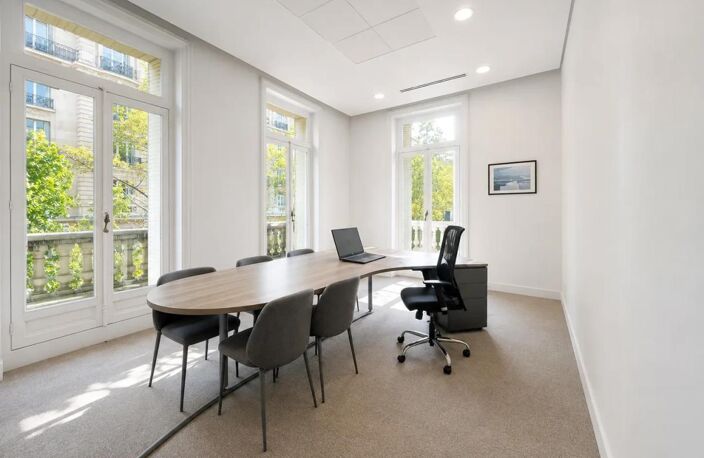 Bureaux à louer 80m² PARIS 16ème Nord, transports proches, ascenseur, accès sécurisé, hôte d’accueil, plug&play, chauffage immeuble, fibre optique, parquet, salles de réunion — photo 4