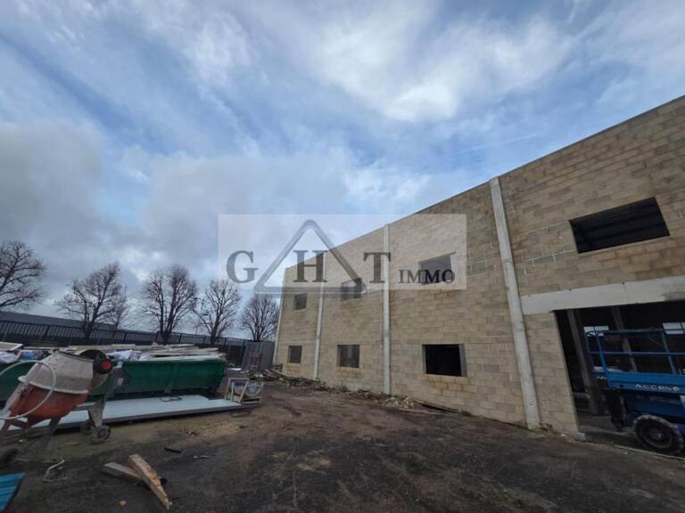 Local d'activité de 730 m² à louer à SARCELLES — photo 1