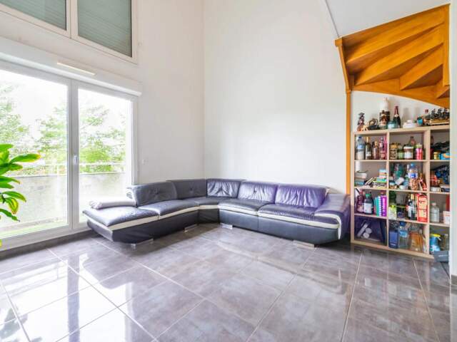 Duplex lumineux 4 pièces à Stains avec extérieurs — photo du bien