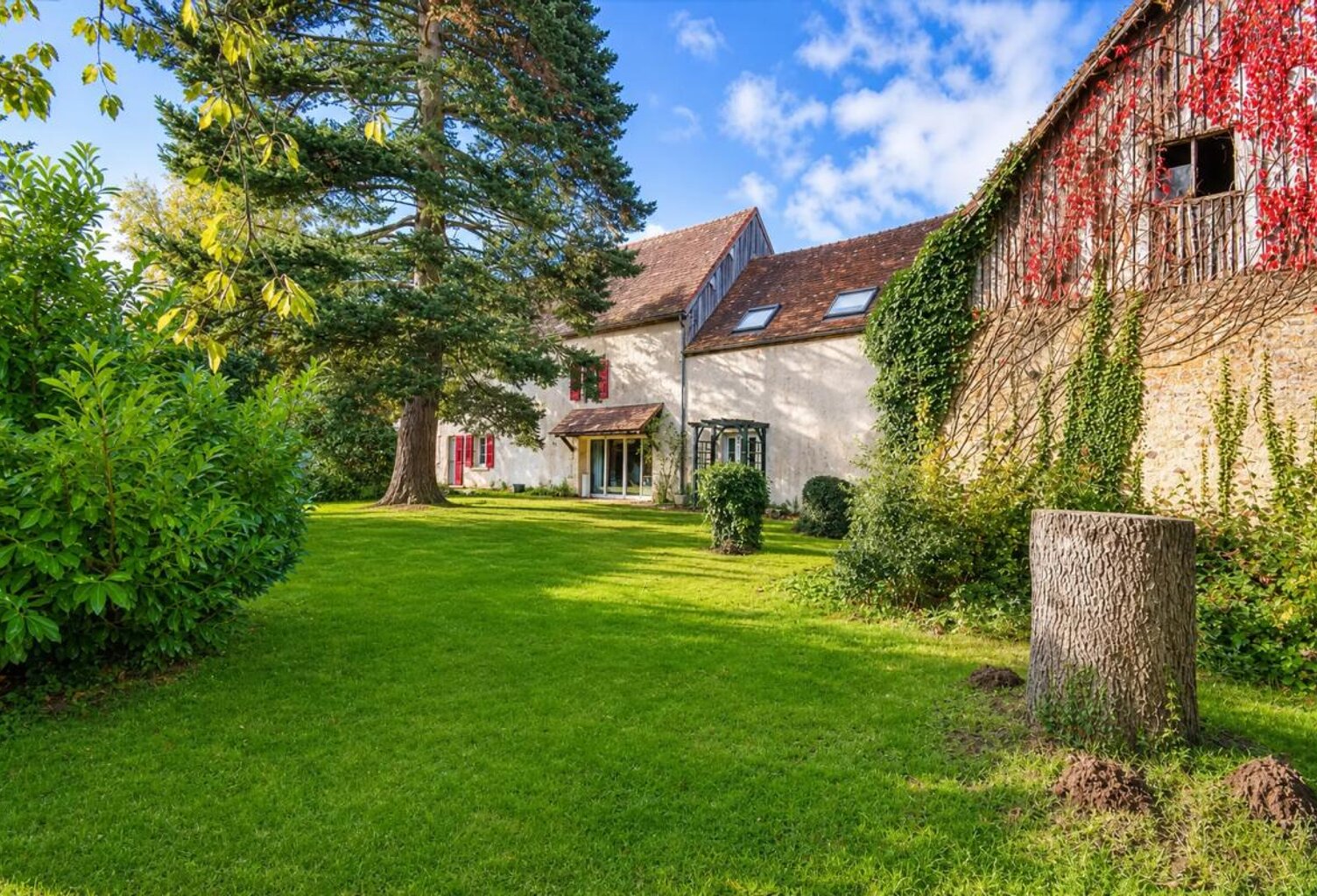 Maison familiale de 319 m² à Saintigny, 10 pièces — photo 1