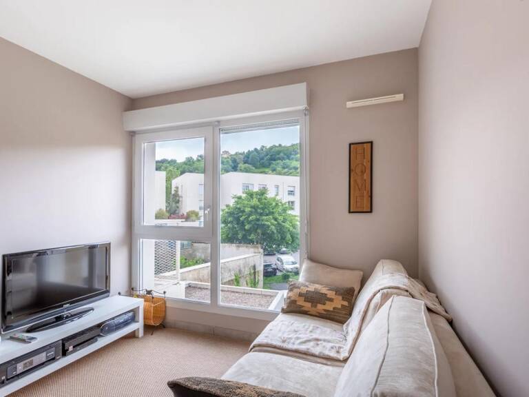 T2 de 43 m² – Givors Ville, rue Émile Zola – Box fermé en sus — photo 1