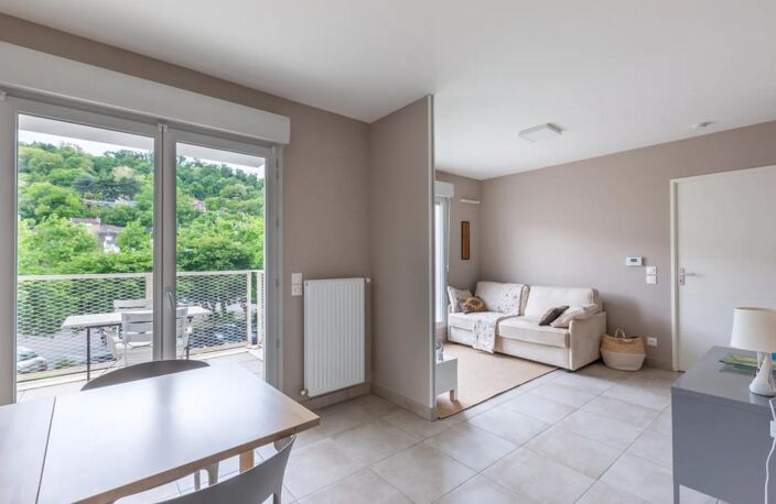 T2 de 43 m² – Givors Ville, rue Émile Zola – Box fermé en sus — photo 3