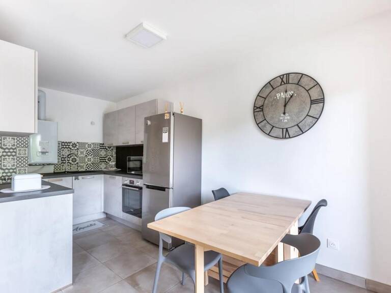 T2 de 43 m² – Givors Ville, rue Émile Zola – Box fermé en sus — photo 1