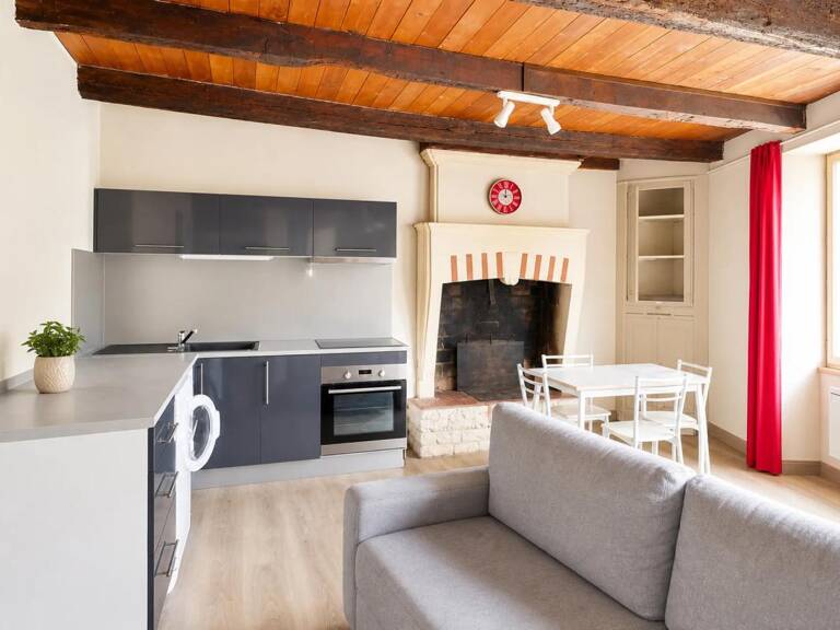 Investissement locatif idéal coeur de Jonzac, 137m² — photo 1