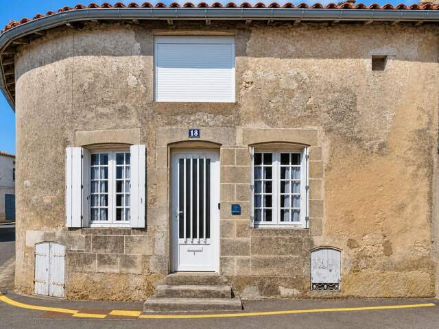 Investissement locatif idéal coeur de Jonzac, 137m² — photo du bien