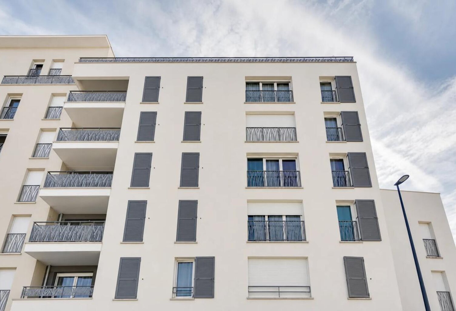 Appartement moderne 3 pièces avec terrasse — photo 1