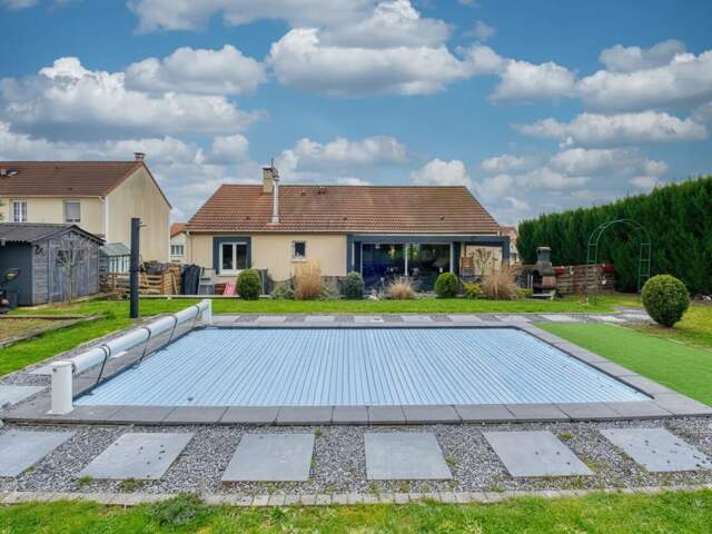 Maison plain-pied 6 pièces avec jardin et piscine — photo du bien