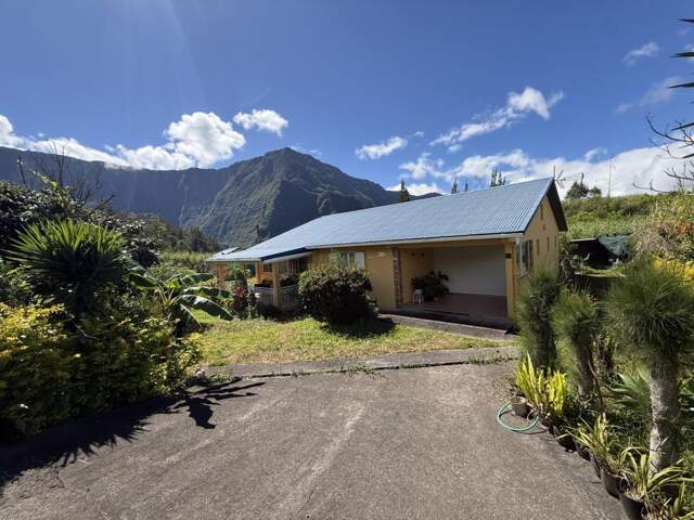 Grande maison à acheter avec terrasse à Salazie avec KRI — photo du bien