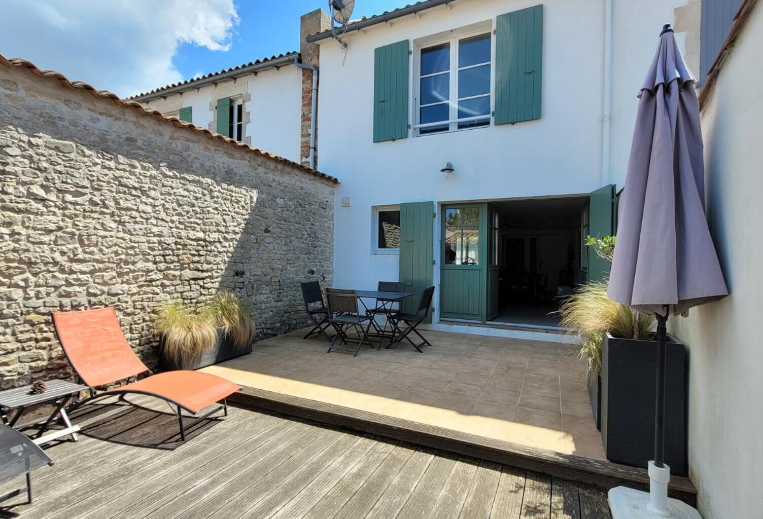 Maison de village à vendre - Le Bois Plage en Ré - 2 chambres - espace bureau - annexe - cour et terrasse — photo 1