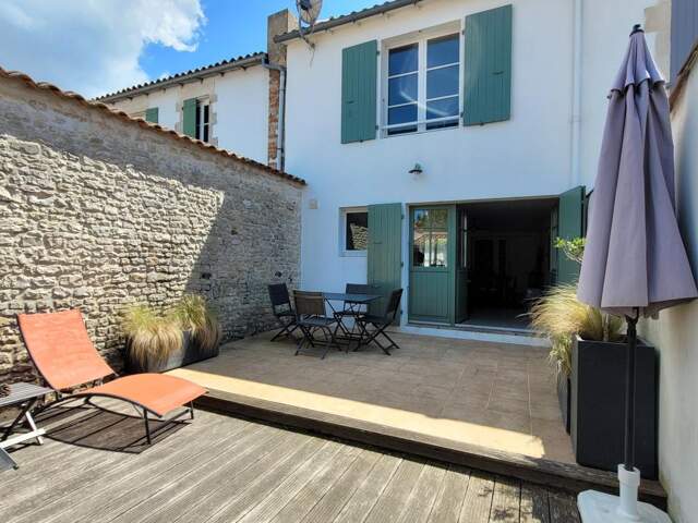 Maison de village à vendre - Le Bois Plage en Ré - 2 chambres - espace bureau - annexe - cour et terrasse — photo du bien