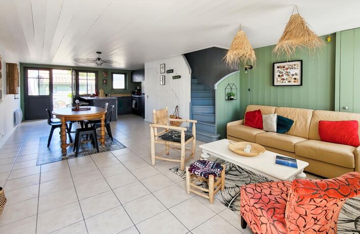 Maison de village à vendre - Le Bois Plage en Ré - 2 chambres - espace bureau - annexe - cour et terrasse — photo 3