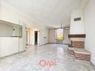 Maison avec beau potentiel avec garage et dépendances à vendre à Montchat — photo 2