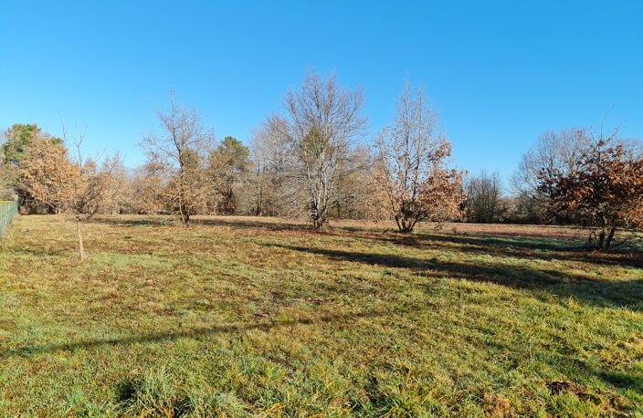 24400 entre Mussidan et Montpon  Terrain  de 11408 m² dont  constructible 4000m ² — photo 2