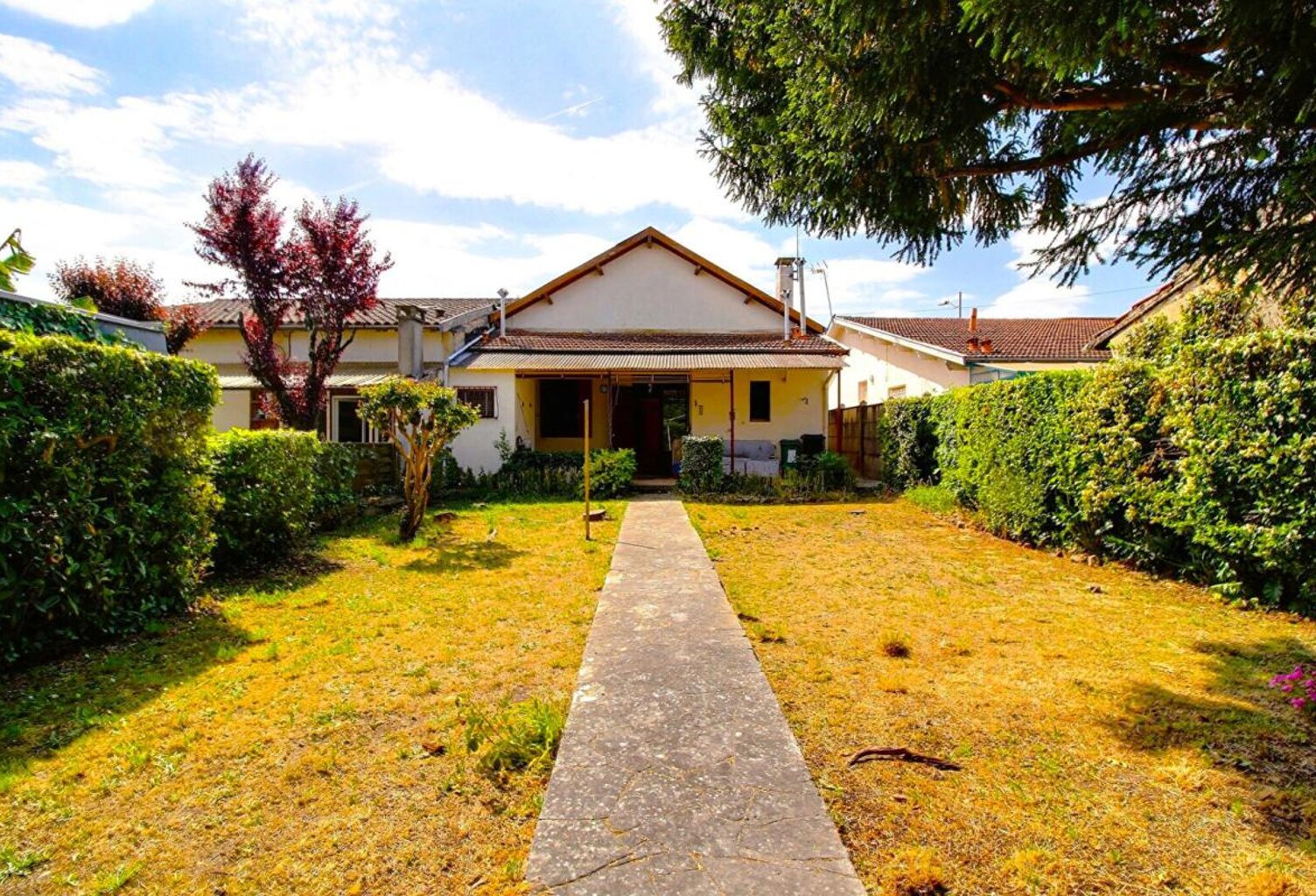 LE BOUSCAT, MAISON PLAIN-PIED À RÉNOVER AVEC FORT POTENTIEL (AGRANDISSEMENT + DÉPENDANCE) — photo 1
