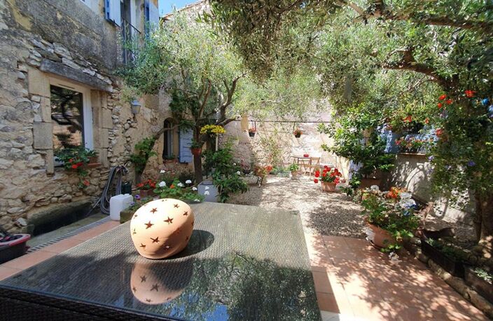 Maison de village en pierres avec jardin — photo 2