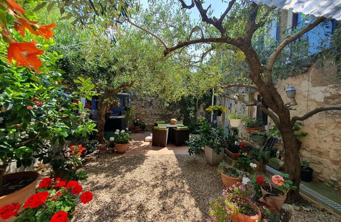 Maison de village en pierres avec jardin — photo 3