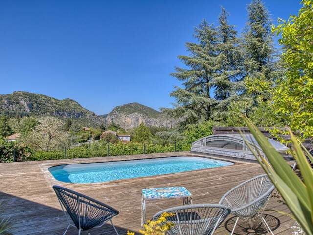 Superbe villa  de plain pied  avec piscine et mazet indépendant sur les hauteurs avec vue exceptionnelle — photo du bien