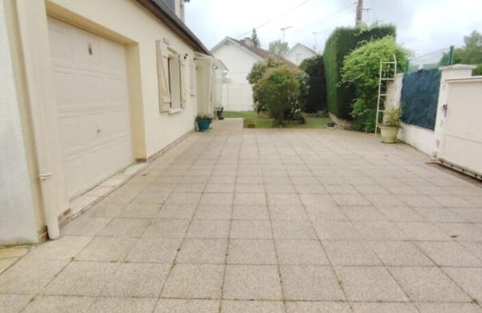 MOREE  pavillon économique de plain pied avec piscine couverte + 2 garages — photo 3