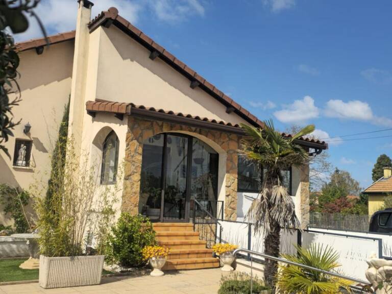Maison Meyzieu 7 pièce(s) 173 m2 — photo 1