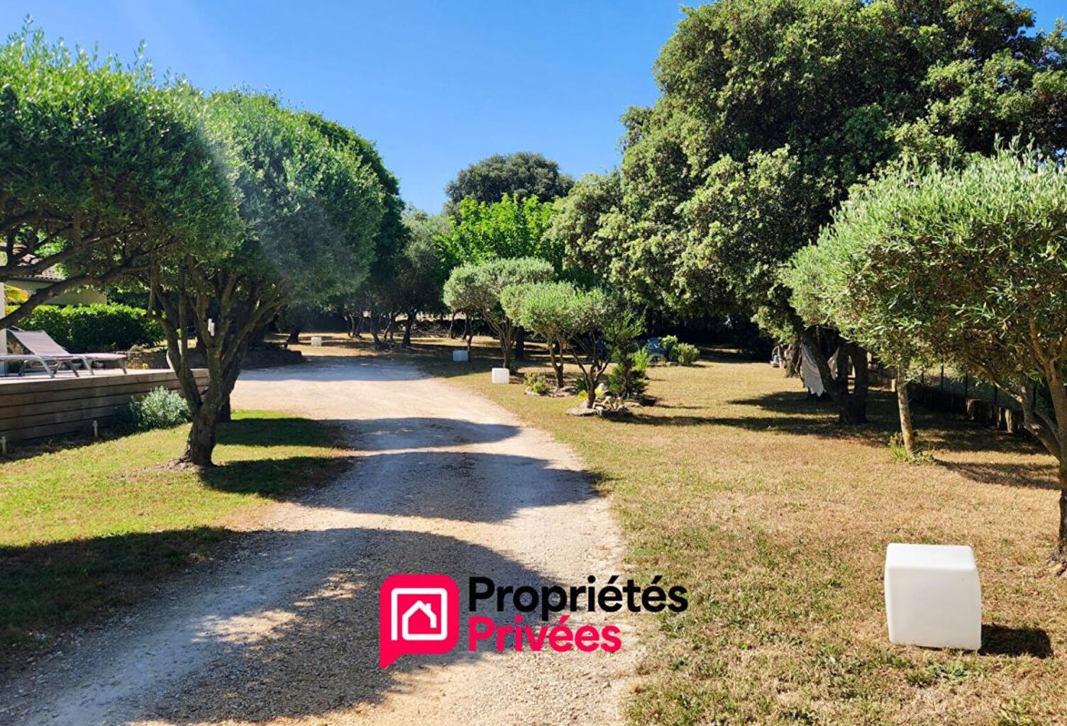 Proche Uzès, Propriété  en campagne — photo 1