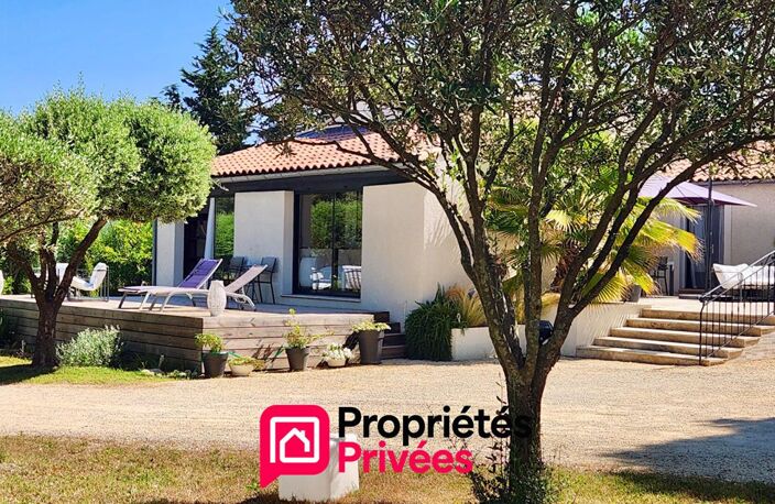 Proche Uzès, Propriété  en campagne — photo 2