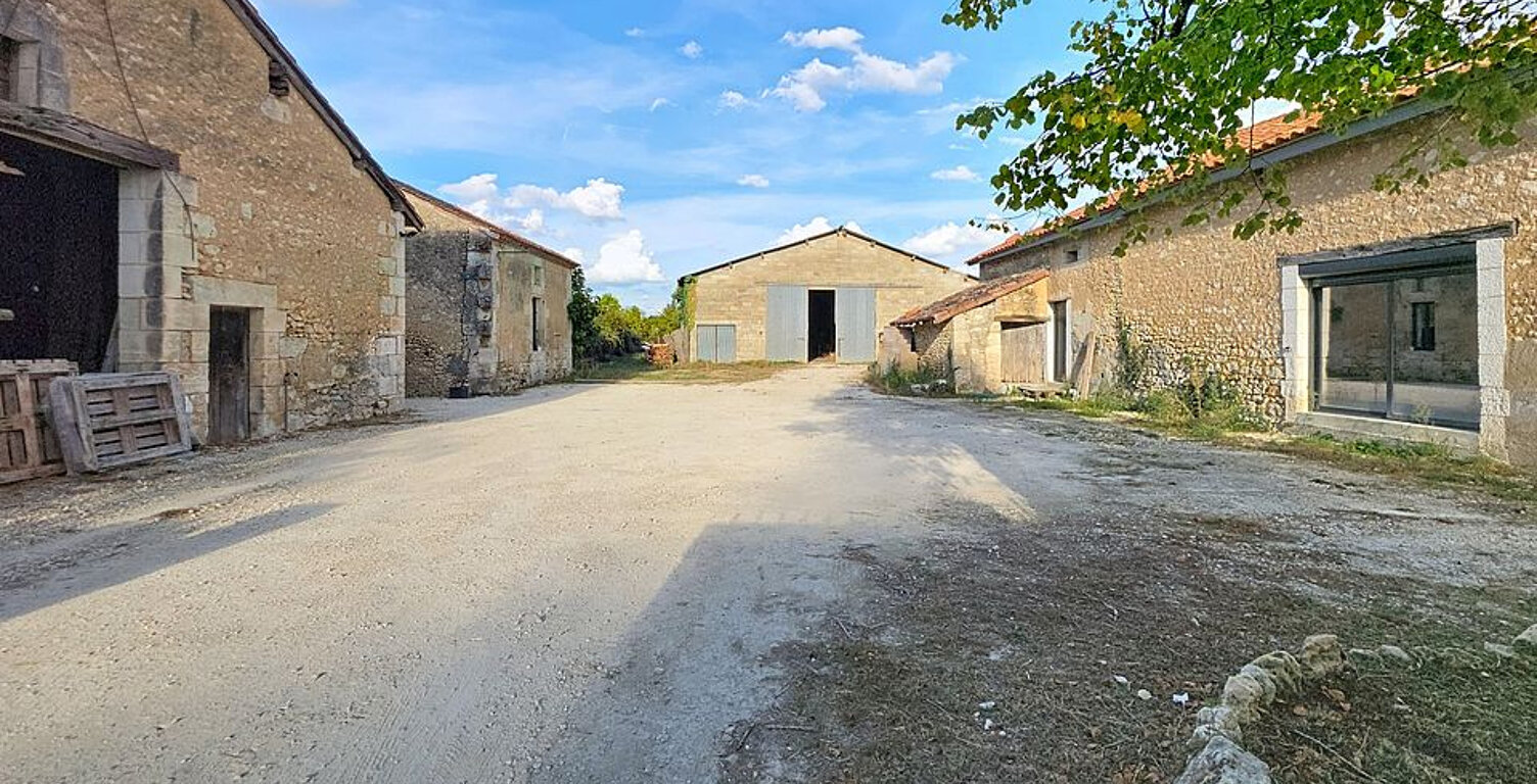 Propriété avec gîte et dépendances — photo 1